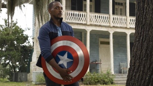 Anthony Mackie interpreta a Sam Wilson en The Falcon and The Winter Soldier.