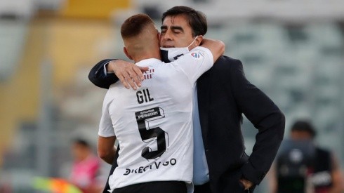 Gustavo Quinteros llevó a Leonardo Gil a la titularidad en Colo Colo y ahora lo postula a la selección chilena