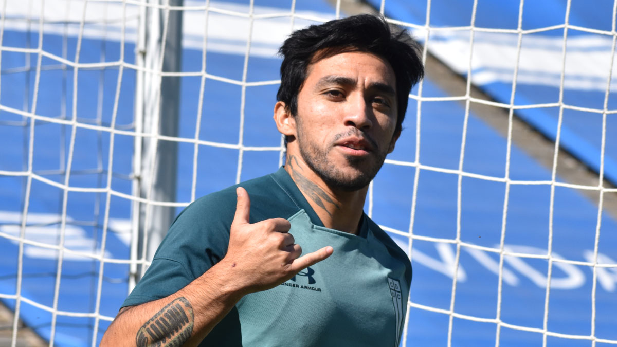 El iquiqueño volvió con todo a las prácticas de la UC.(FOTO: Cruzados)