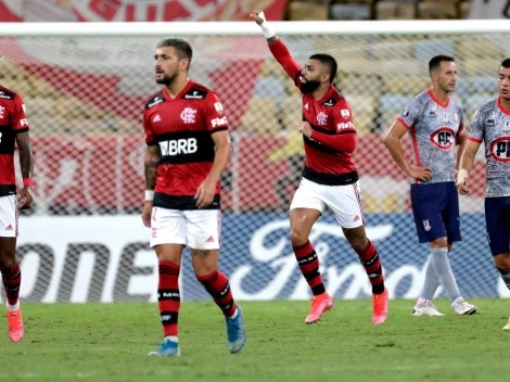 Dos goles de Flamengo a La Calera en tres minutos