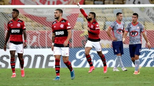 Gabriel Barbosa festeja uno de los goles de Flamengo ante La Calera por Copa Libertadores.