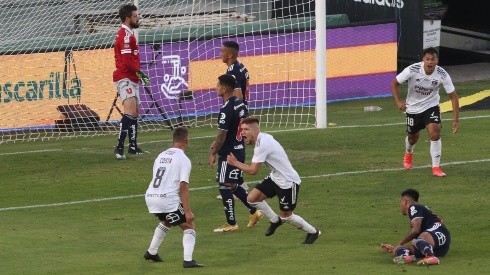 Leonardo Gil empieza a celebrar el gol ante la U