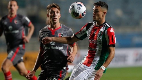 Palestino sufrió una agónica derrota ante Newell's en la Sudamericana y queda colgando en el Grupo F.