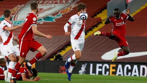 Sadio Mané anotó el primer gol en la victoria del Liverpool sobre Southampton.