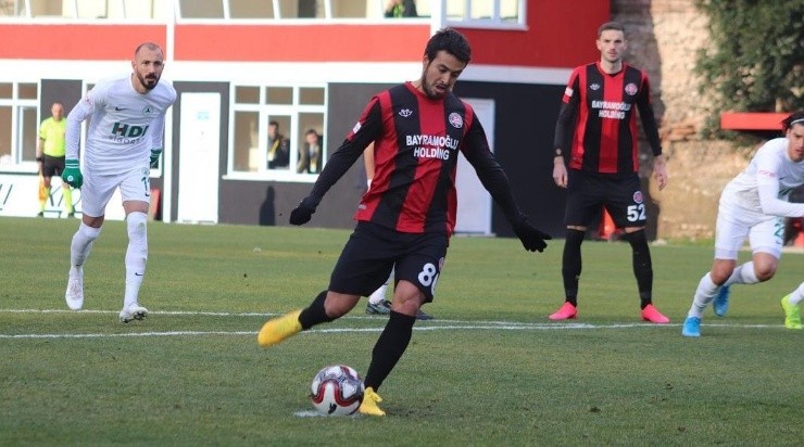 Cristóbal Jorquera, jugador chileno de Fatih Karagumruk de Turquía