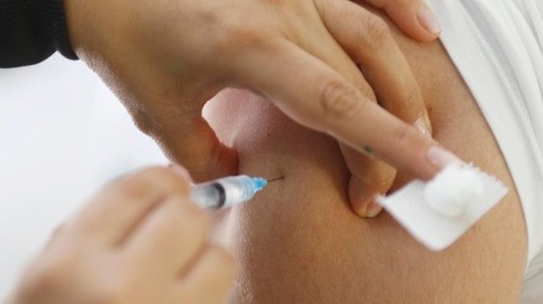 Los centros vacunatorios recibirán a las personas para su primera y segunda dosis.