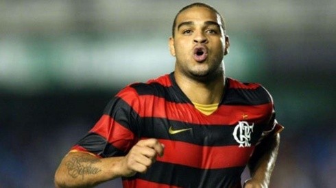 Adriano reconoce que en Flamengo se dedicó a tomar