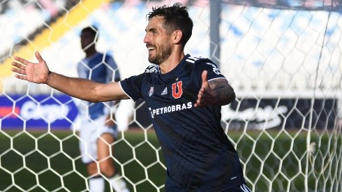Joaquín Larrivey, goleador de la U en el triunfo ante Antofagasta.