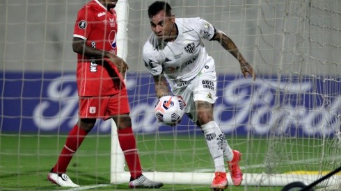 Golazo de Vargas; triunfo y clasificación temprana de Atlético Mineiro en Copa Libertadores.