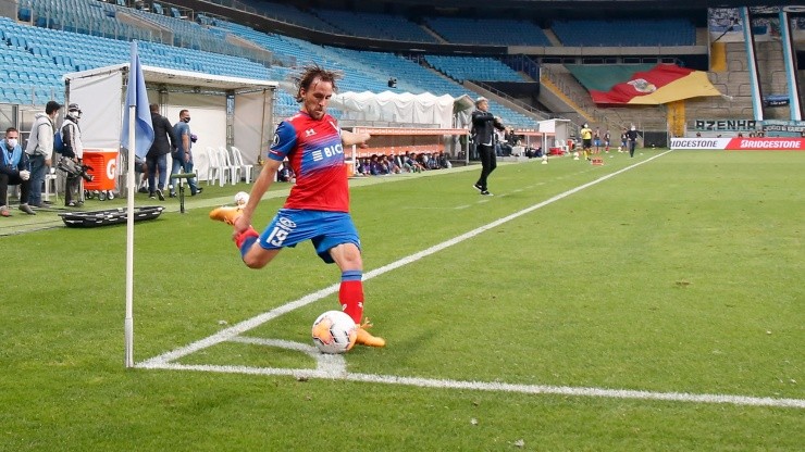 José Pedro Fuenzalida ha sido el mejor jugador del tricampeonato de Universidad Católica en el fútbol chileno. Foto: Getty Images