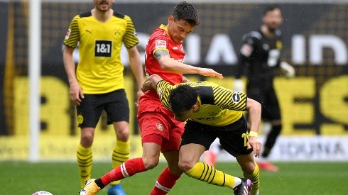Charles Aránguiz y Bayer no pudieron ante el Dortmund y Haaland en la última fecha de la Bundesliga.