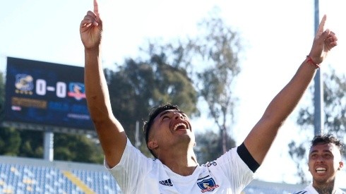 Morales dedicándole un gol a su recién fallecida madre