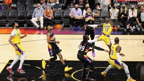 Los Lakers se recuperaron de la primera derrota y ahora dominan la serie 2-1.