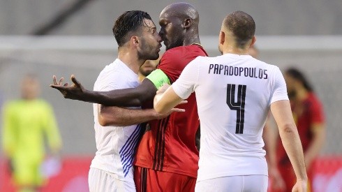 Lukaku se calentó con un rival en el amistoso entre Bélgica y Grecia.