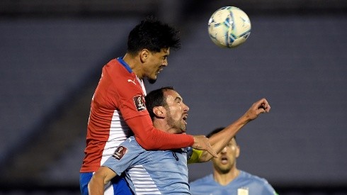Paraguay y Uruguay igualaron en polémico partido.
