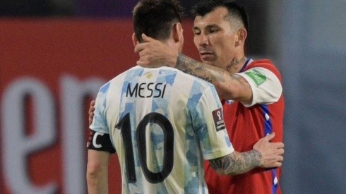 Gary Medel y Lionel Messi dejaron atrás el encontronazo de 2019.