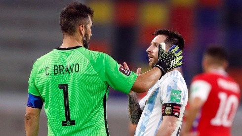 Prensa argentina asegura que Chile empató por la muralla Claudio Bravo.