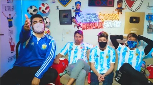 Los amigos argentinos reclaman por el gol de Alexis