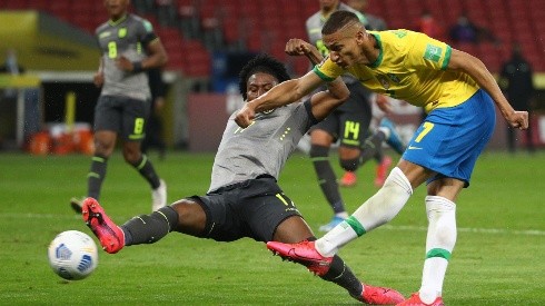 Brasil derrotó 2-0 a Ecuador con goles de Neymar y Richarlyson