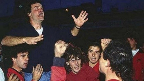 Bielsa festeja en La Bombonera el título logrado en 1991