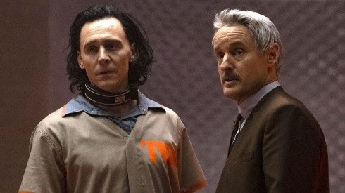 Loki (Tom Hiddleston) y el agente de alto rango de la TVA Mobius M. Mobius (Owen Wilson).