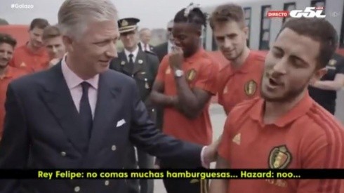 El rey Felipe de Bélgica bromea con Hazard