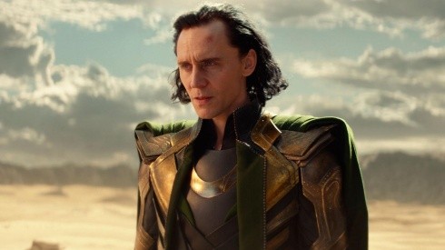 Tom Hiddleston como el Dios del Engaño en la serie Loki.