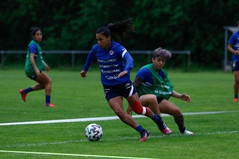 Chile Vs Alemania Seleccion Chilena Femenina La Roja Femenina Con Christiane Endler A La Cabeza Entrena En Frankfurt Con Miras Al Amistoso Ante Alemania Previo A Los Juegos Olimpicos De Tokio