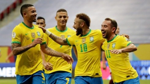 Neymar marcó uno de los goles de Brasil en la victoria sobre Venezuela