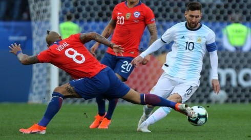 Arturo Vidal volverá a encontrarse con Lionel Messi en un choque entre Chile y Argentina por Copa América