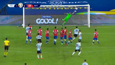 El golazo de Lionel Messi ante Chile: tiro libre para el 1-0 de Argentina.