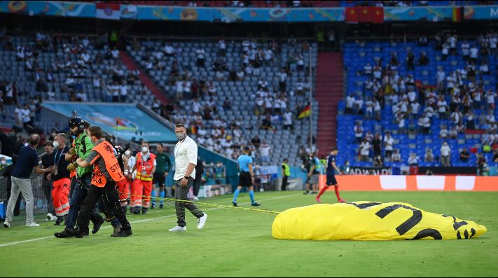 Eurocopa 2020: Activista de Greenpeace casi causa accidente en el Francia vs Alemania | RedGol