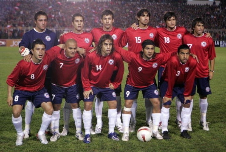 La selección chilena jugó con una camiseta sin marca deportiva en 2007