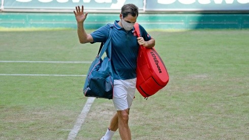 Federer despidiéndose del Abierto de Halle este miércoles