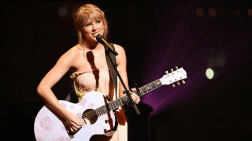 Taylor Swift revela que RED será el siguiente álbum que re-grabe
