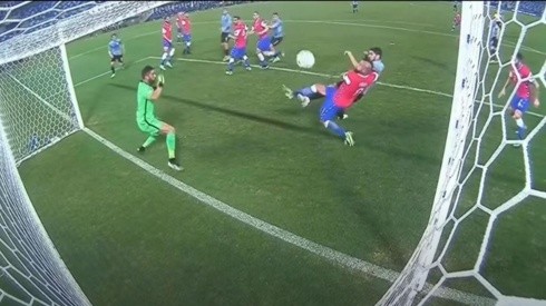 El momento del gol de Luis Suárez frente a Chile