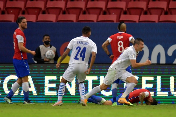 Braian Samudio en el gol que le hizo a Chile en el primer tiempo por Copa América. | Foto: Getty Images