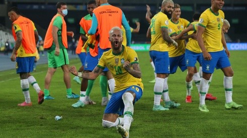Neymar está a una amarilla de la suspensión