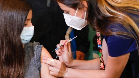 Autoridades supervisan vacunación contra el Covid-19
