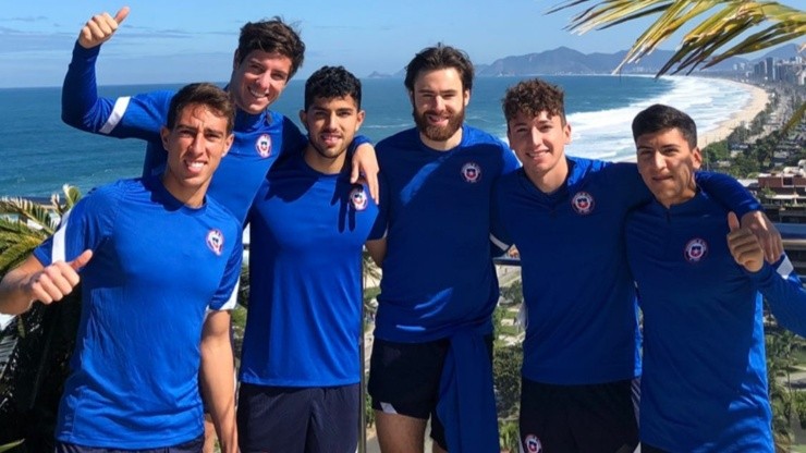 Diego Valencia (21 años), Clemente Montes (20), Daniel González (19), Ben Brereton (22), Luciano Arriagada (19) y Marcelino Núñez (21) atizan el fuego de la nueva selección chilena.