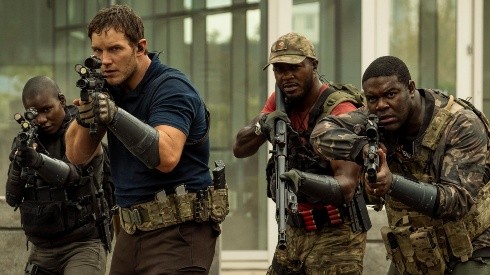 Chris Pratt vuelve a convertirse en un héroe de acción en La Guerra del Mañana.