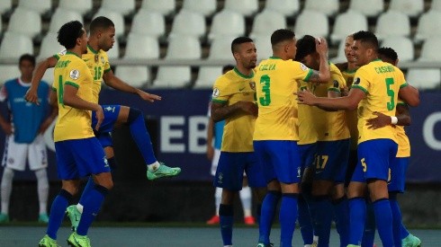 Brasil abrió la cuenta contra Chile en el Nilton Santos de Río de Janeiro