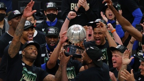 Los Bucks festejan el título de la Conferencia Este que lo lleva  la final de la NBA