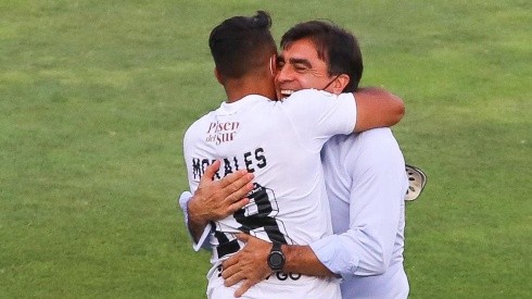 Iván Morales pasa un gran momento y Gustavo Quinteros ha sido un gran apoyo para él en Colo Colo.
