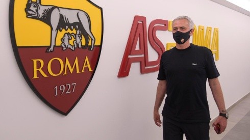 Mourinho ácido en su presentación como nuevo DT de la Roma.