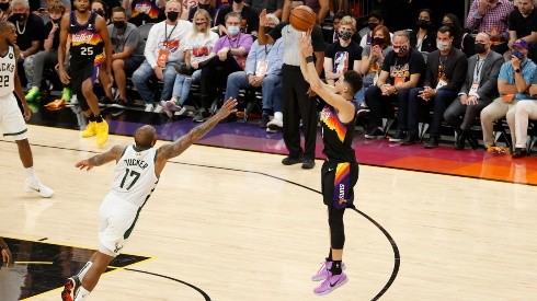 Devin Booker aportó siete de los 20 triples de los Suns.