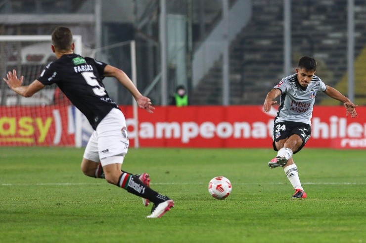 Vicente Pizarro en el partido de Colo Colo ante Palestino. | Foto: Agencia Uno