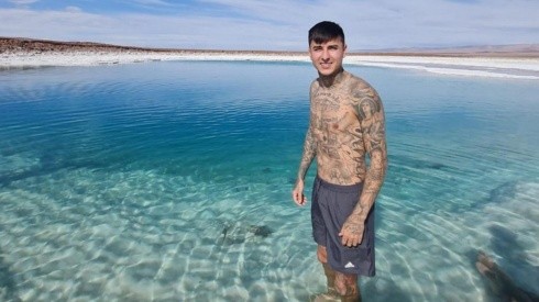 Erick Pulgar disfruta sus vacaciones en el norte de Chile a guata pelada