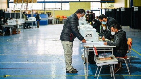 El llamado es a revisar los datos electorales.  Foto: Agencia Uno.