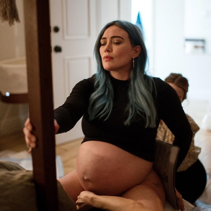 El parto en casa que tuvo Hillary Duff para recibir a su tercer hijo.(7)